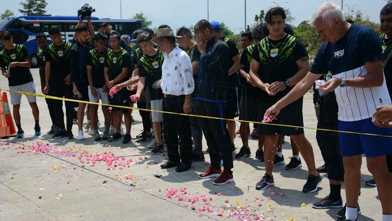 Persib Gelar Tabur Bunga untuk Hormati Jakmania yang Tewas di GBLA