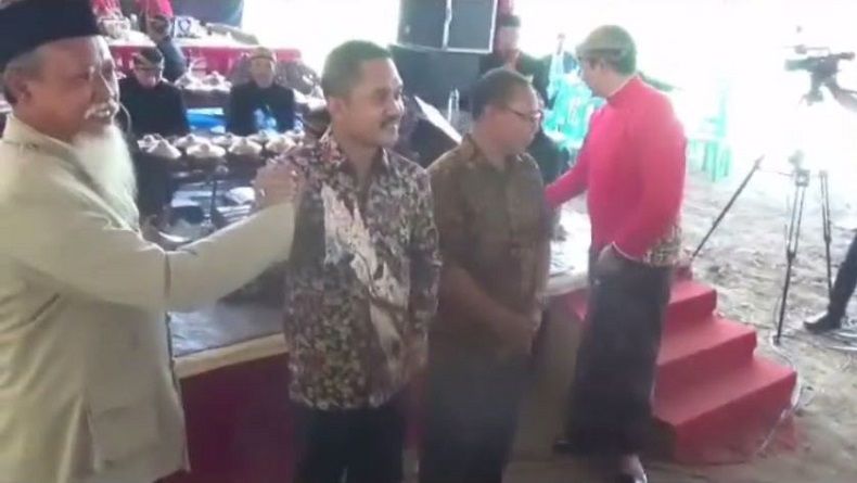Ratusan Petani Deklarasi Dukung Jokowi-Maruf lewat Pentas Wayang Kulit