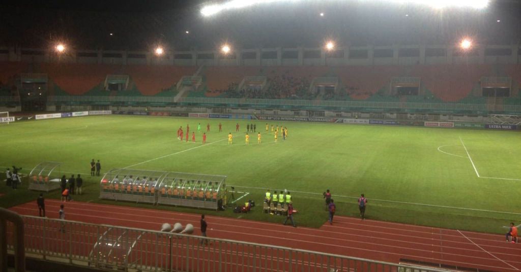 Sebelum Kick Off, Pemain Timnas U-19 dan China Mengheningkan Cipta