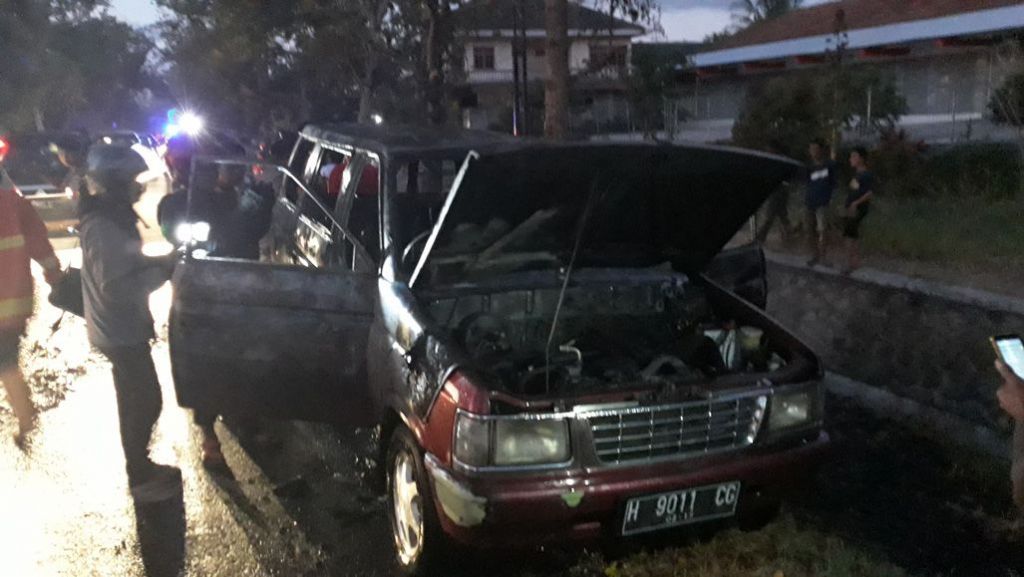 Diduga Korsleting, Mobil Ludes Terbakar di Jalan Pahlawan Kulonprogo