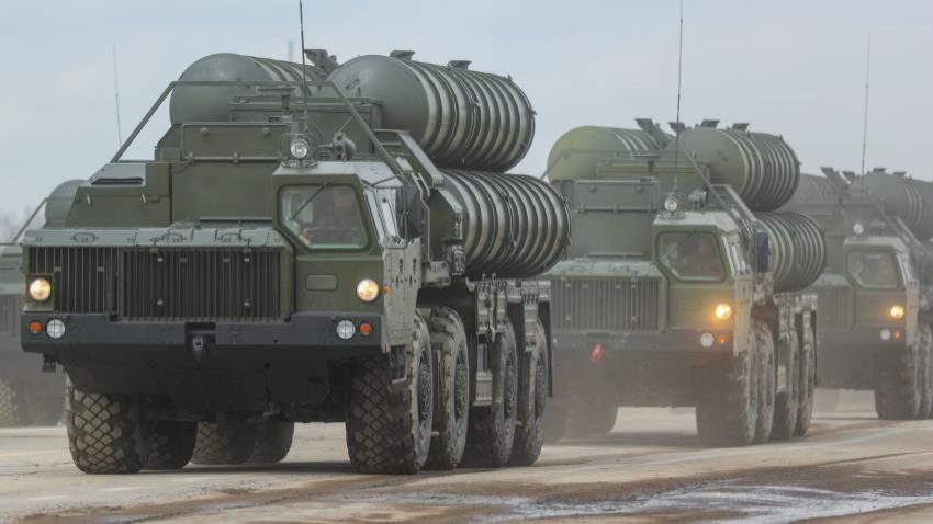 S-300, Peluncur Rudal dan 49 Peralatan Militer Rusia Tiba di Suriah