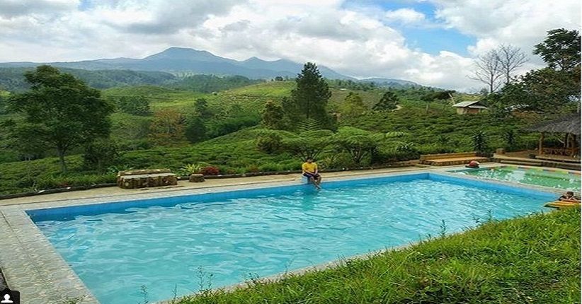 Wisata Tasikmalaya, Berenang di Tengah Perkebunan Teh Bukit Kacapi