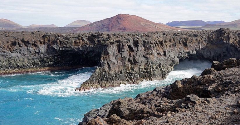 Indah, Pulau Vulkanik Lanzarote Spanyol Miliki Restoran Unik di Gunung