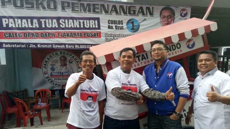 Perindo Bagikan Gerobak ke Pelaku UMKM di Kwitang dan Kemayoran