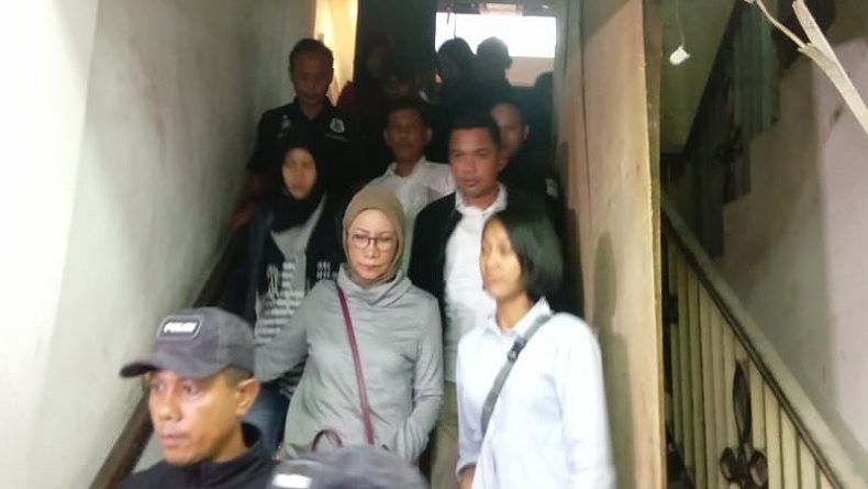 Dari Polda Metro, Ratna Sarumpaet Digiring ke Rumahnya