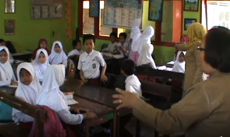 Anak-Anak Korban Gempa Palu dan Donggala Mulai Kembali Bersekolah