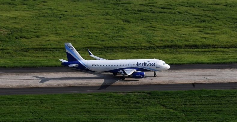 Pesawat Angkut 180 Orang Nyaris Tabrak Kendaraan saat Akan Take off