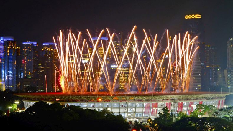 Anies Baswedan Serahkan Bendera Asian Para Games ke China