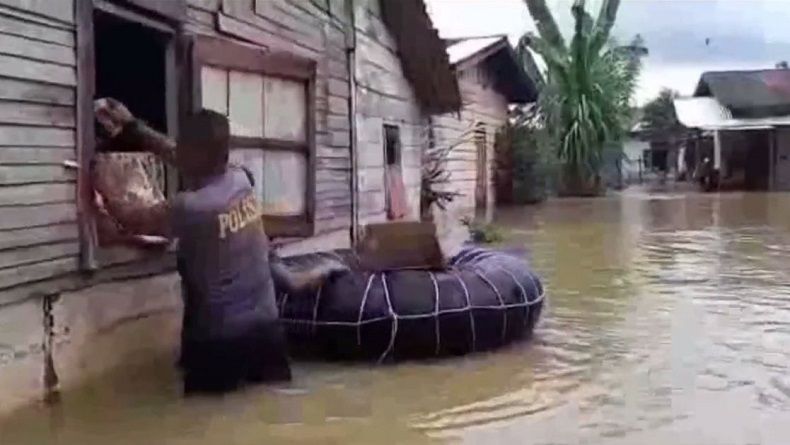 Banjir Bandang di Madina Berangsur Surut, Sebagian Pengungsi Pulang