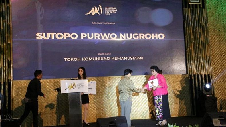 Sutopo Dianugerahi Tokoh Komunikasi Kemanusiaan dan Teladan Antihoaks