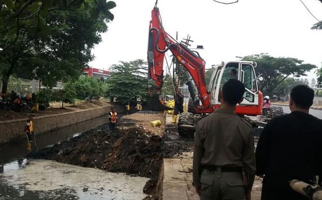 Waduk Bojana Tirta Dikeruk Antisipasi Banjir di Kompleks Bea Cukai