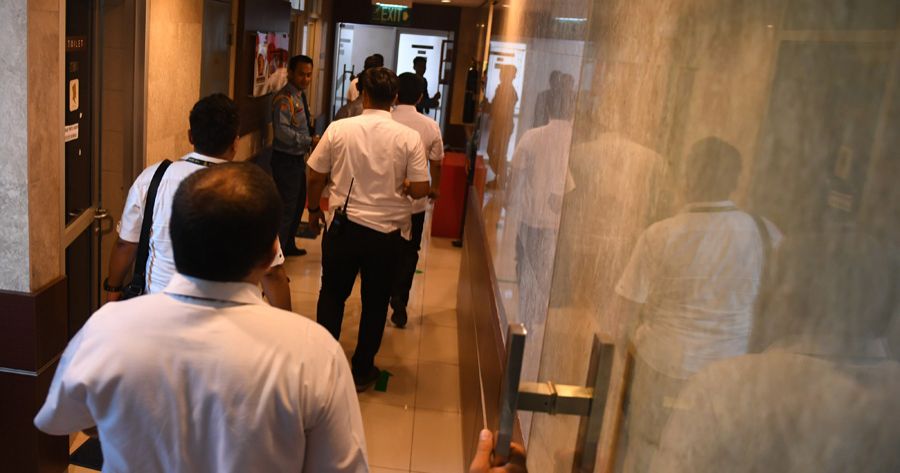 Reka Ulang Peluru Nyasar ke Gedung DPR, Polisi Hadirkan 2 Tersangka