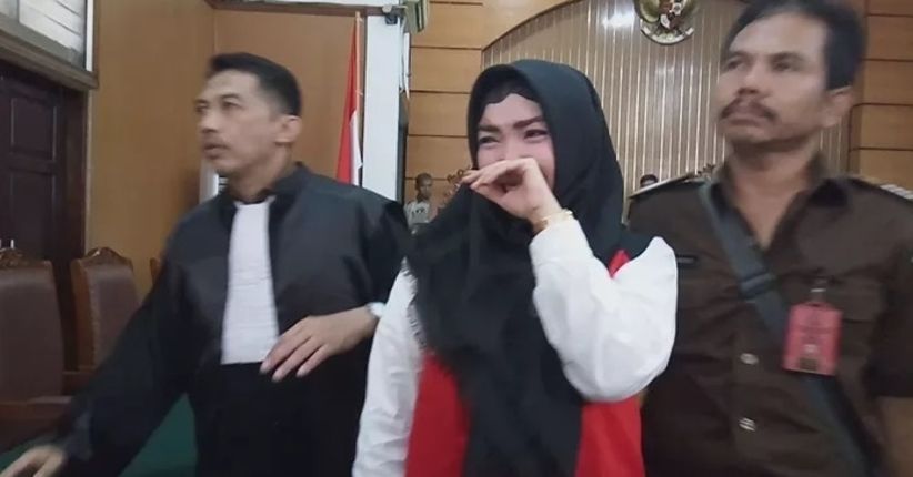 Divonis 4 Tahun Penjara, Roro Fitria Menangis Histeris