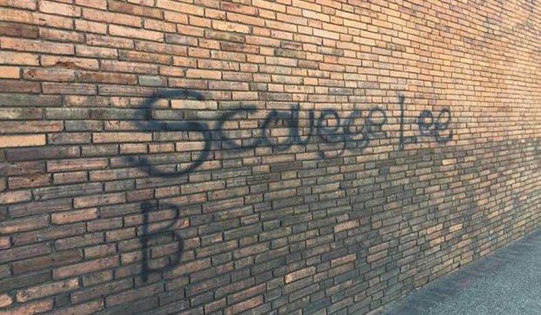 Coret Tembok Kota Tua Thailand, 2 Turis Asing Terancam Dibui 10 Tahun