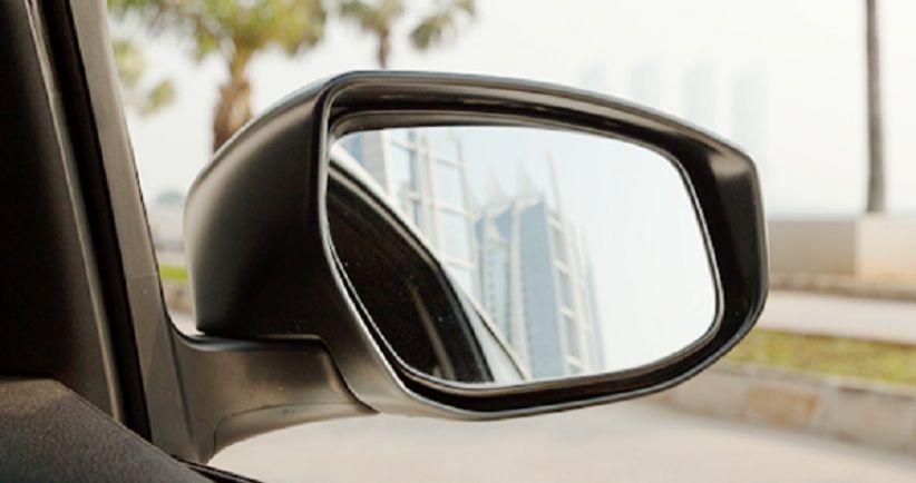 Begini Posisi Kaca Spion yang Pas saat Mengemudi