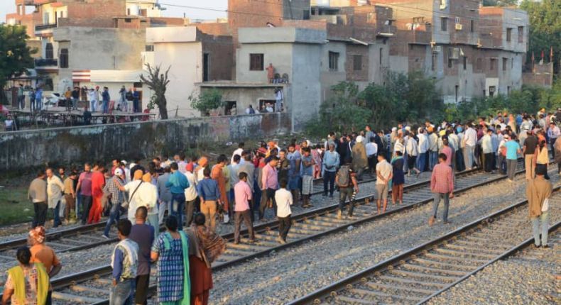 60 Orang Tewas Diseruduk Kereta di India, Polisi Sebut Kecelakaan Aneh