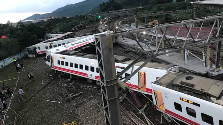 Kereta Cepat Terguling di Taiwan, 18 Orang Tewas dan 170 Luka