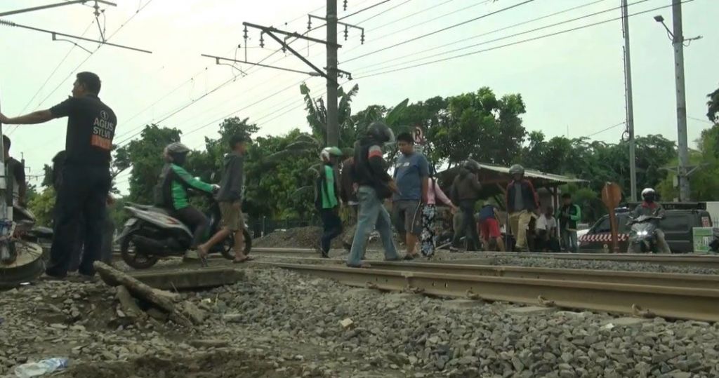 Tak Mendengar Teriakan Warga, Nuraini Tertabrak Kereta di Penggilingan