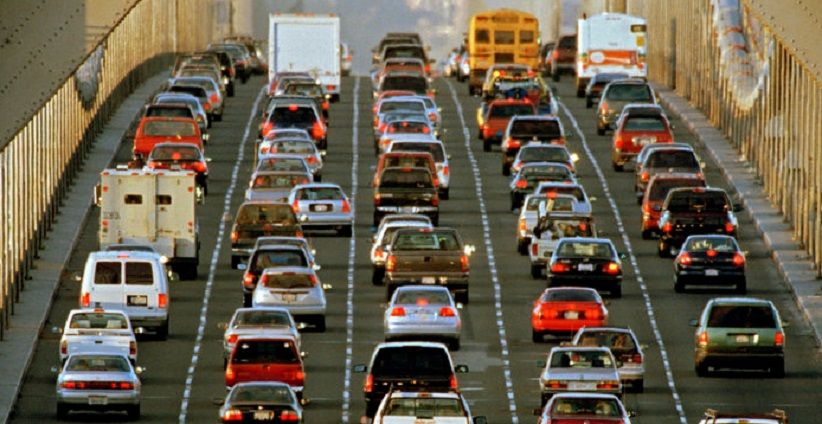 Teknik Berkendara di Jalan Menanjak dengan Mobil Manual