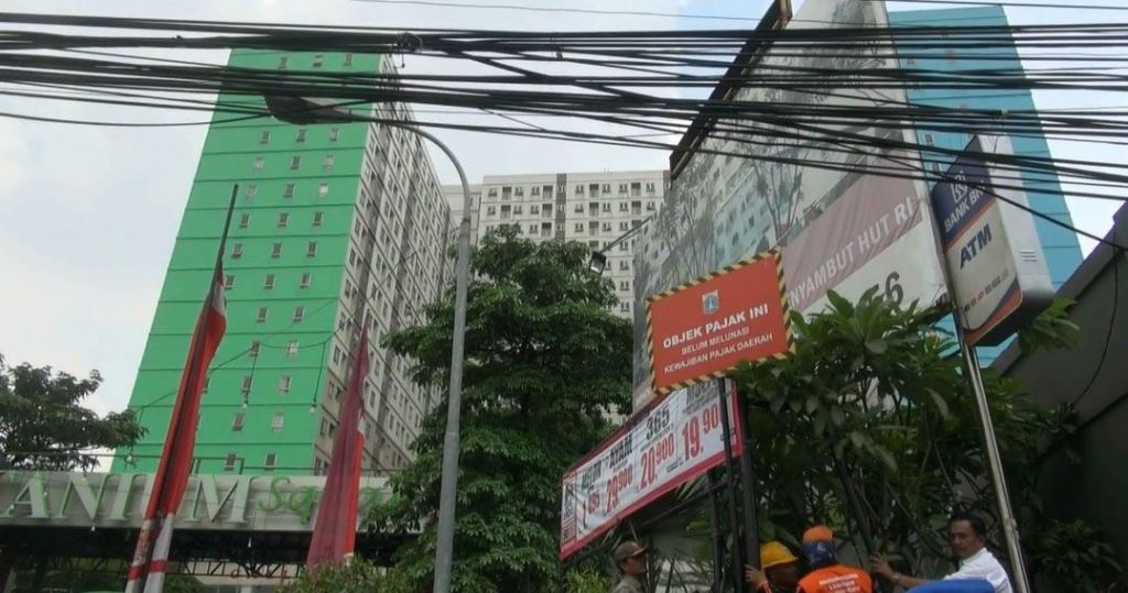 Tunggak Pajak, Apartemen Titanium Square dan 6 Wahana di TMII Disegel