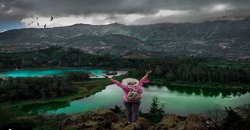 Menikmati Dieng dari Batu Ratapan Angin, Telaga Warna Terlihat Indah