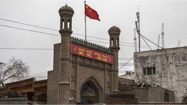 China Bangun Kamp-Kamp Rahasia untuk 'Mendidik' Muslim Uighur