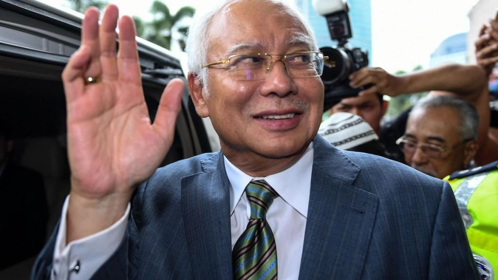 Najib Razak Dapat Izin ke Luar Negeri saat Berkasus, Mahathir Mohamad Protes