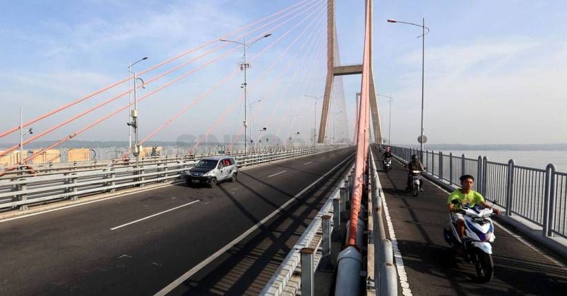Besok, Jokowi Gratiskan Jembatan Tol Suramadu untuk Seluruh Kendaraan