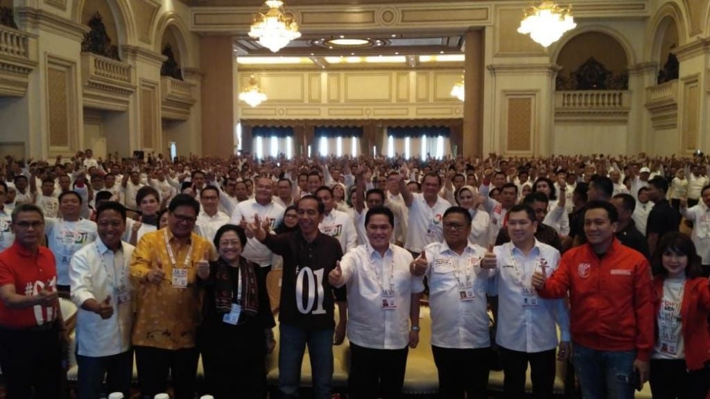 Hadiri Rakernas TKN di Surabaya, Jokowi Kenakan Kaus Tagar #01
