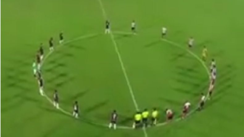 Pemain Madura United-PSM Mengheningkan Cipta untuk Korban Lion Air