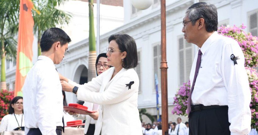 Berduka, Sri Mulyani Pakai Pita Hitam saat Pimpin Upacara Hari Oeang