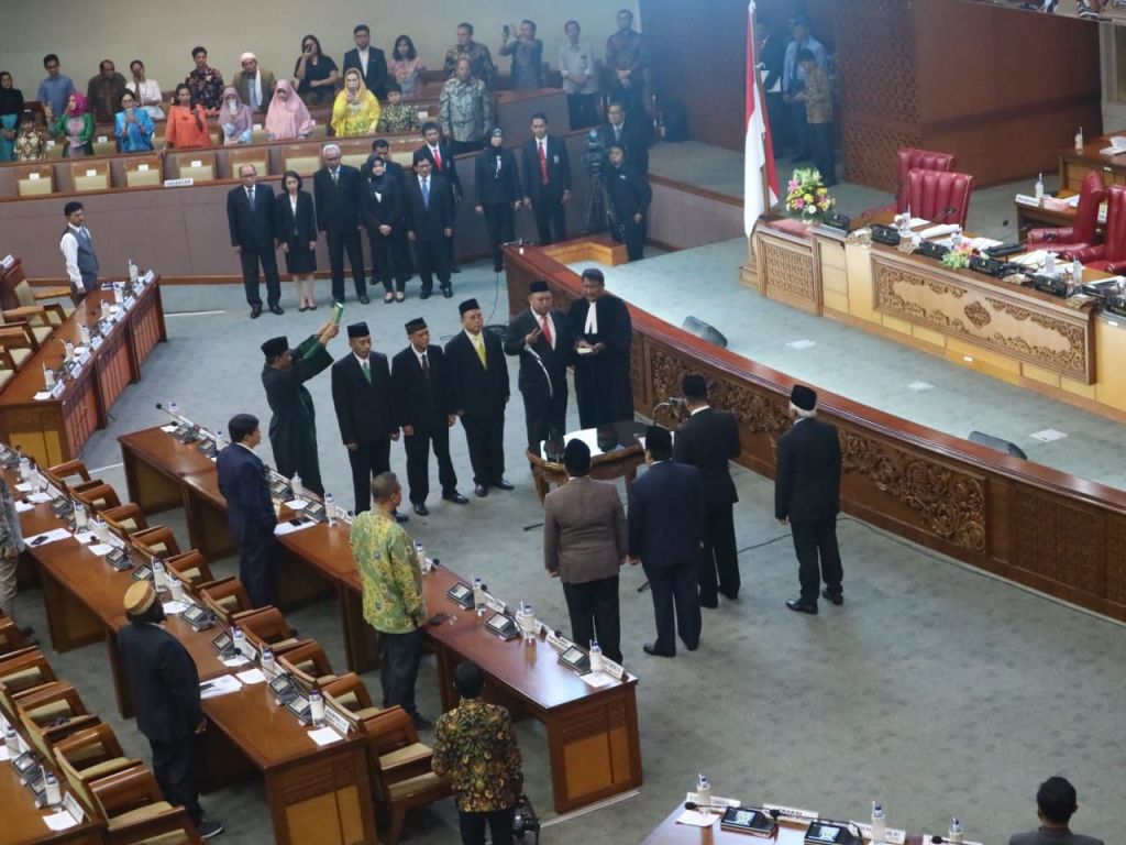 4 Anggota DPR PAW Dilantik, Salah Satunya Pengganti Setnov