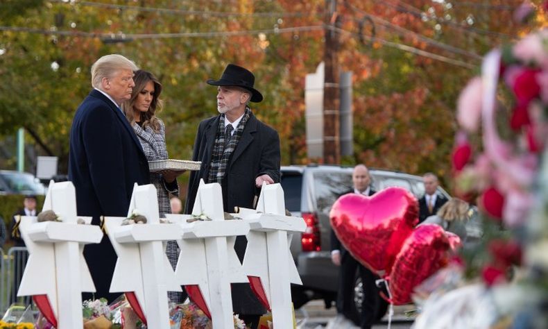 Trump Kunjungi Lokasi Penembakan Sinagog Yahudi di Tengah Kritikan