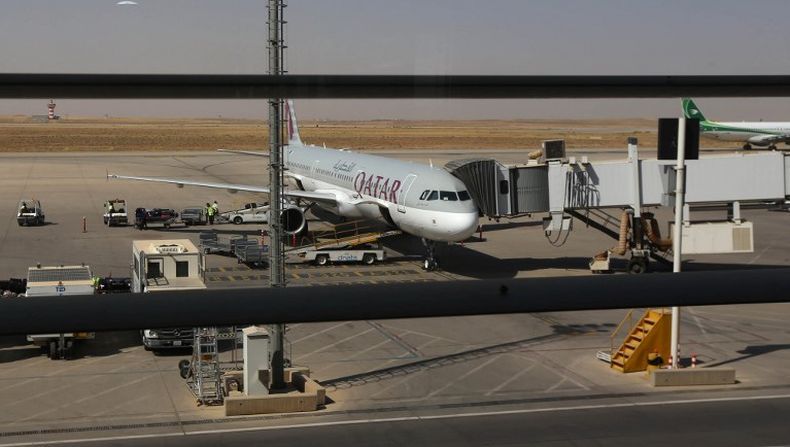 Pesawat Qatar Airways Ditabrak Truk Tangki saat Penumpang Boarding