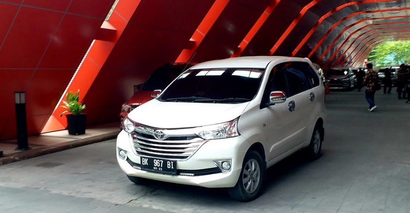 Hobi Jalan-Jalan, Cari Mobil yang Enak Diajak Touring