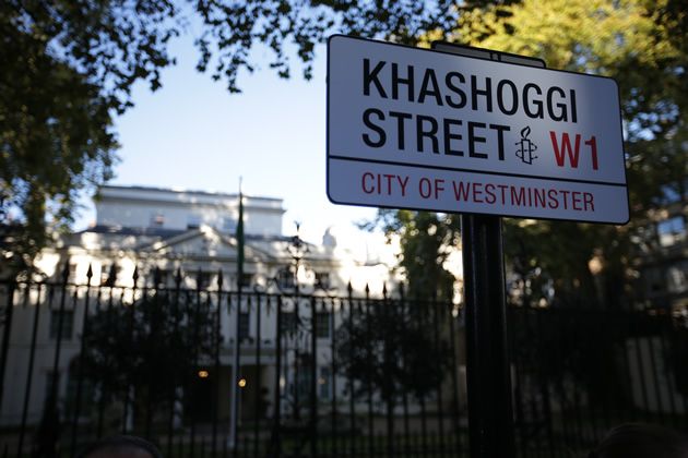 Aktivis Ubah Nama Jalan di Luar Kedubes Saudi Jadi 'Khashoggi Street'