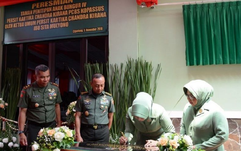 Ketum Persit Kartika Chandra Kirana Resmikan TPA Bungur IV Kopassus