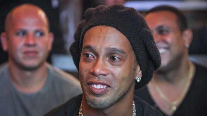 Terlilit Utang, Ronaldinho Dikabarkan Jatuh Miskin