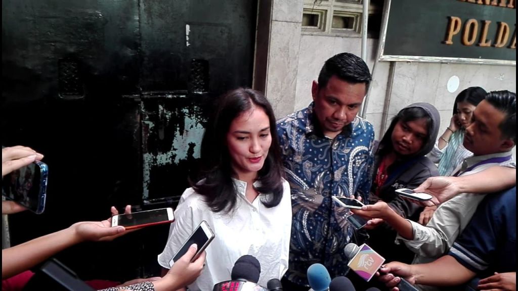 Kesehatan Ratna Sarumpaet Turun, Atiqah Hasiholan Ajukan Tahanan Kota