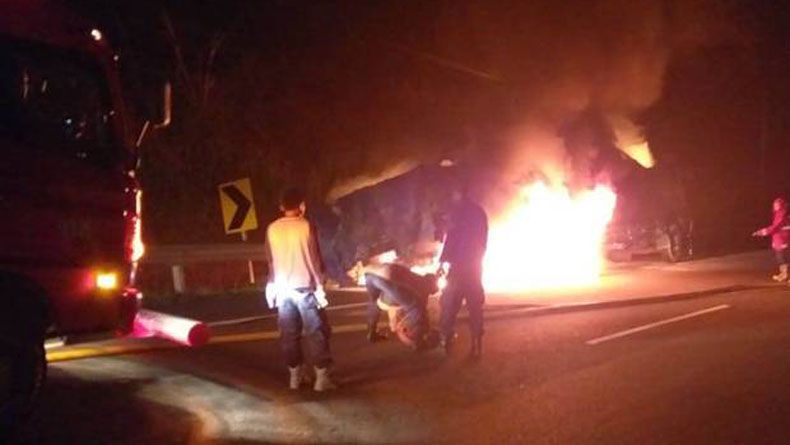 Truk Tangki Pertamina Terbakar di Tol Jakarta, 3 Orang Tewas