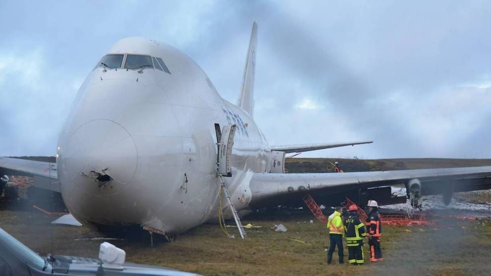 Pesawat Kargo Boeing 747 Keluar Landasan Bandara Halifax, 4 Kru Luka