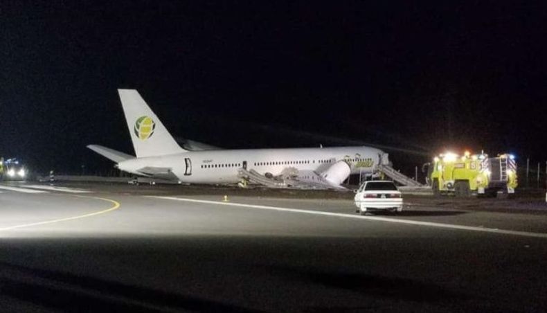 Pesawat Fly Jamaica Mendarat Tanpa Roda di Guyana, 6 Orang Luka