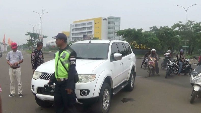 Pengemudi Ojek Online Tewas Terseret Ditabrak Mobil di Tangerang