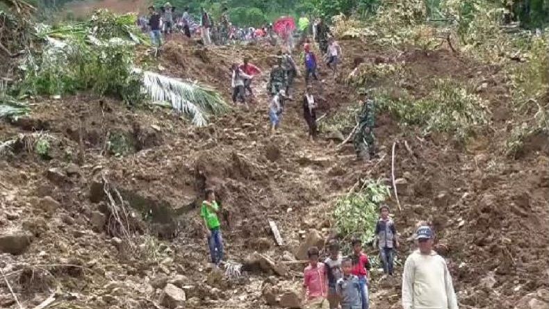 Evakuasi Korban Longsor Sukabumi Terkendala Akses dan Listrik Padam