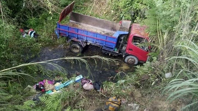 Video Detik-Detik Truk Pengungsi Gempa Mamasa Masuk Jurang, 5 Tewas