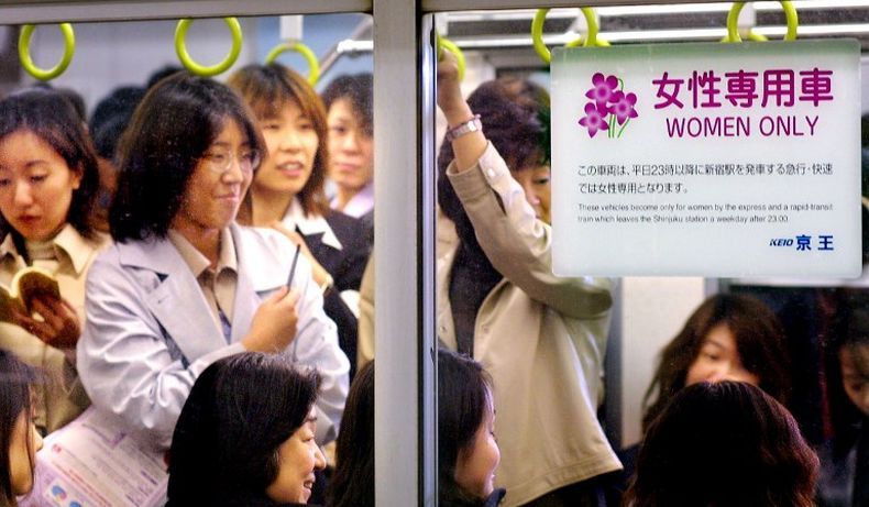Mayoritas Wanita di Tokyo Ingin Pria dan Wanita Dipisah di Kereta