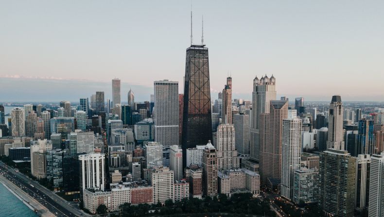 Ajaib, 6 Orang Selamat Setelah Lift Terjun 84 Lantai di Gedung Chicago