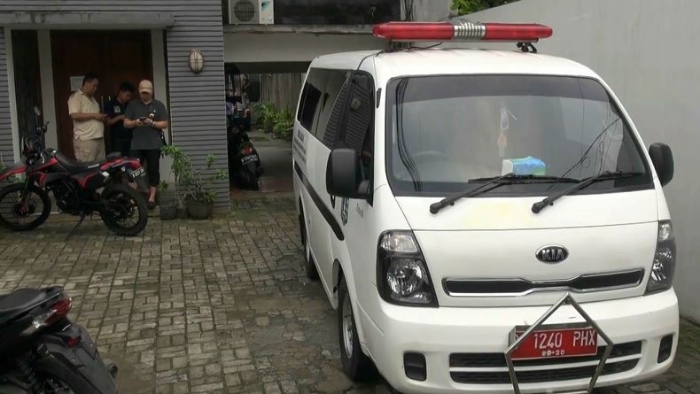 Mayat Dalam Lemari di Mampang Dibawa ke RS Fatmawati untuk Autopsi
