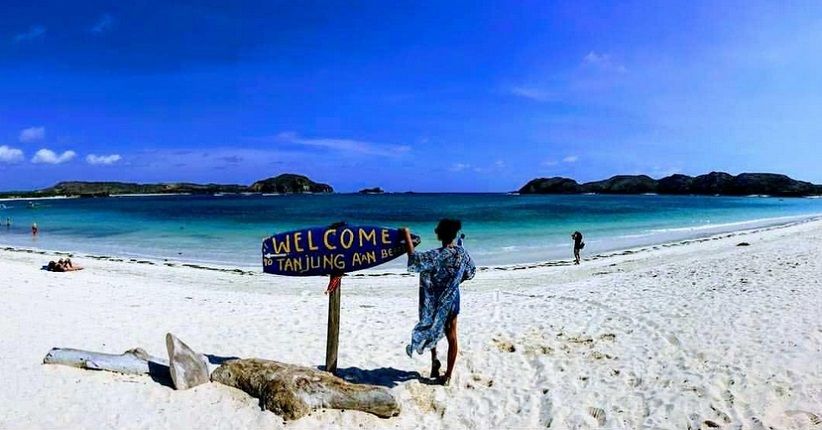Tanjung Aan, Pantai Berpasir Unik Mirip Merica Terlihat Eksotis