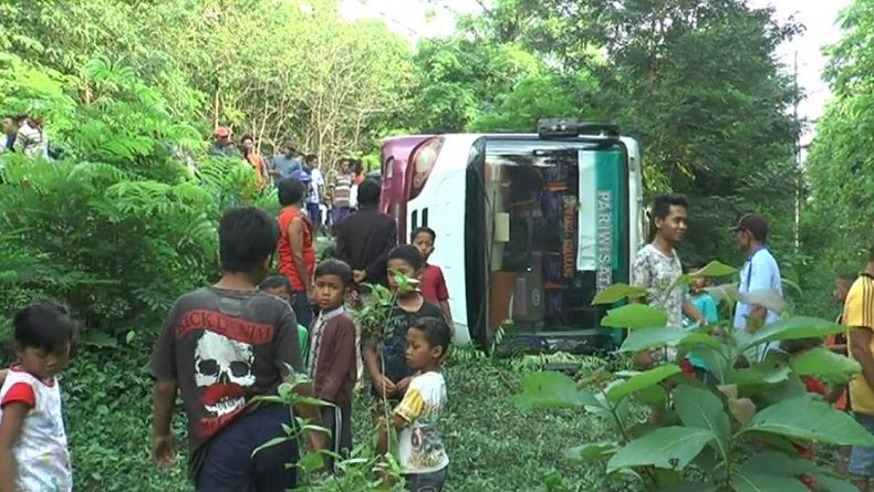 Hindari Pemotor Mabuk, Bus Terguling di Hutan Sandangharjo Grobogan